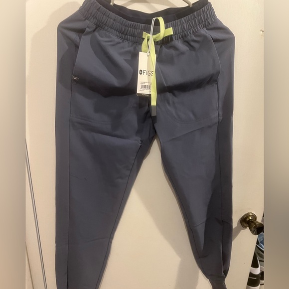 Figs Mari jogger scrub pants - Picture 2 of 5